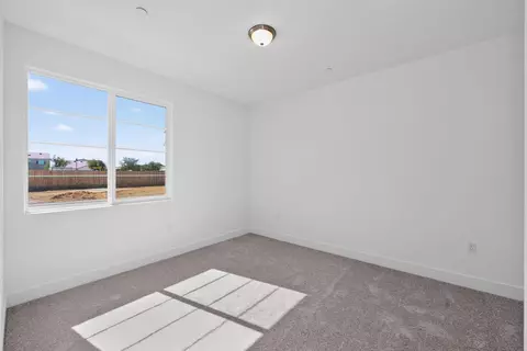 Bedroom - 986 Peters Rd S, Madera, CA 93636 photo 8 of 10