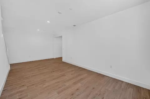 Living - 986 Peters Rd S, Madera, CA 93636 photo 4 of 8