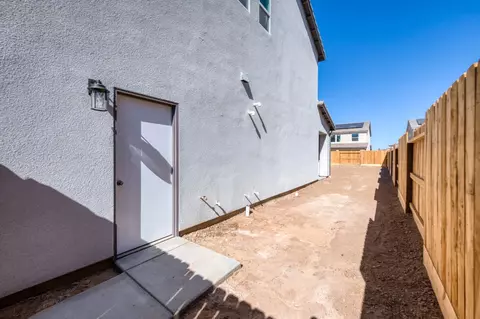 Exterior - 986 Peters Rd S, Madera, CA 93636 photo 5 of 10