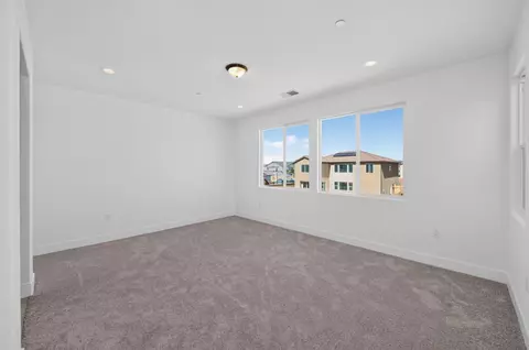 Bedroom - 986 Peters Rd S, Madera, CA 93636 photo 6 of 10