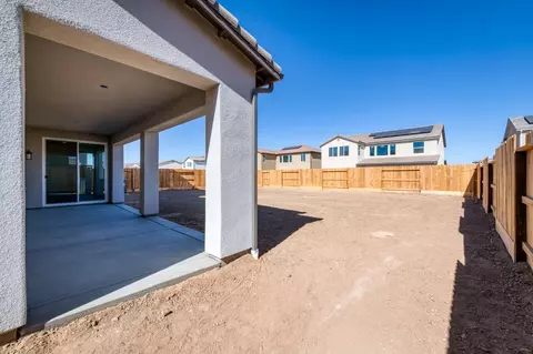 Exterior - 986 Peters Rd S, Madera, CA 93636 photo 6 of 10