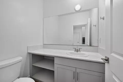 Bath - 986 Peters Rd S, Madera, CA 93636 photo 6 of 6