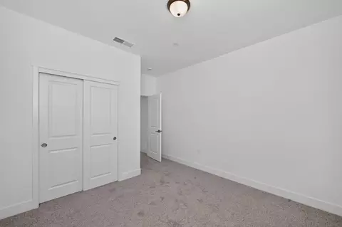 Bedroom - 986 Peters Rd S, Madera, CA 93636 photo 5 of 10
