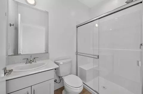 Bath - 986 Peters Rd S, Madera, CA 93636 photo 5 of 6