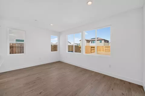 Living - 986 Peters Rd S, Madera, CA 93636 photo 7 of 8