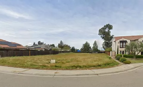 2552 E Sarazen, Fresno, CA 93730