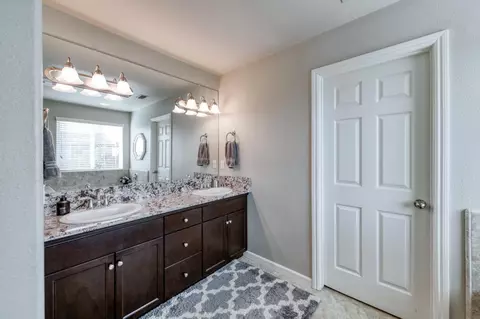 Bath - 3606 Saginaw Ave, Clovis, CA 93619 photo 2 of 4