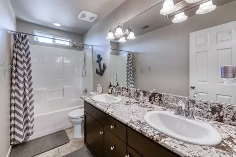 Bath - 3606 Saginaw Ave, Clovis, CA 93619 photo 4 of 4