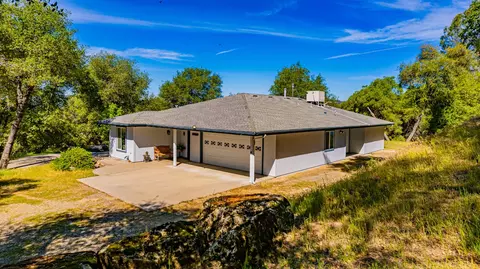 50359 Dovewood Ln, Oakhurst, CA 93644