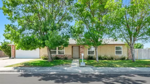 991 7th Avenue Dr, Kingsburg, CA 93631