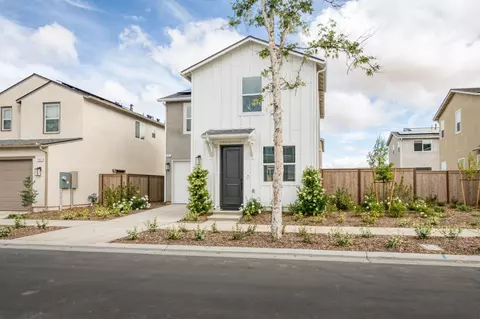 Exterior - 787 Laina Ave, Madera, CA 93636 photo 3 of 10