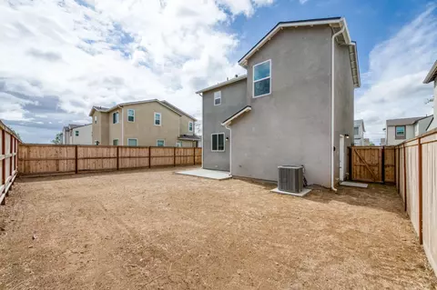 Exterior - 787 Laina Ave, Madera, CA 93636 photo 7 of 10
