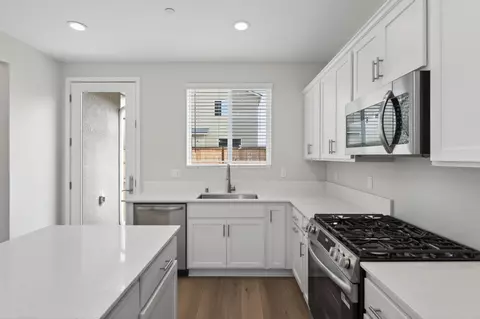Kitchen - 787 Laina Ave, Madera, CA 93636 photo 2 of 3