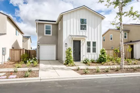 Exterior - 787 Laina Ave, Madera, CA 93636 photo 2 of 10