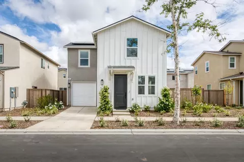 787 Laina Ave, Madera, CA 93636