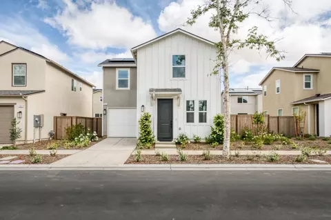 Exterior - 787 Laina Ave, Madera, CA 93636 photo 4 of 10