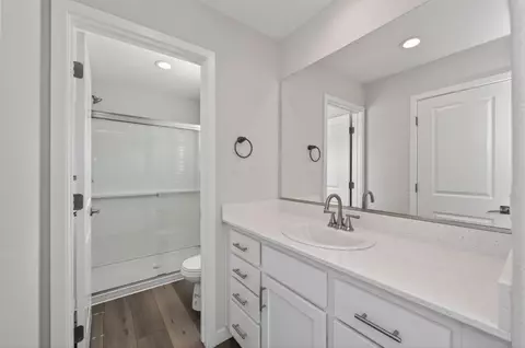 Bath - 787 Laina Ave, Madera, CA 93636 photo 3 of 3