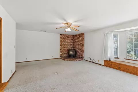 Living - 19098 Deane Dr, Madera, CA 93638 photo 6 of 9