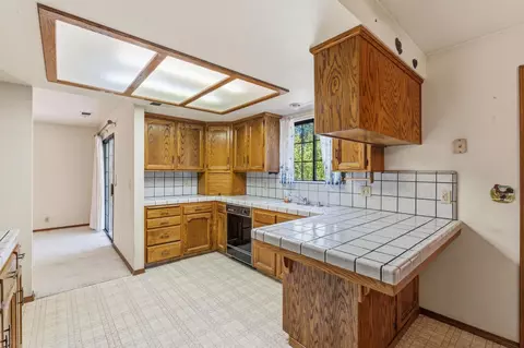 Kitchen - 19098 Deane Dr, Madera, CA 93638 photo 3 of 6