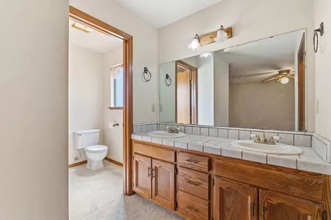 Bath - 19098 Deane Dr, Madera, CA 93638 photo 2 of 3