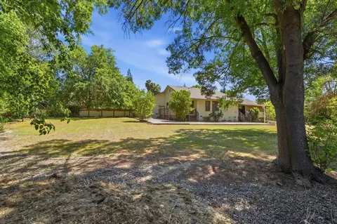 Exterior - 19098 Deane Dr, Madera, CA 93638 photo 3 of 4