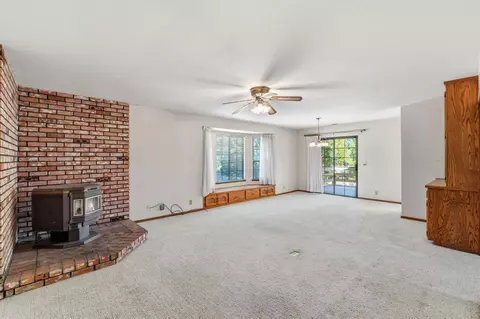 Living - 19098 Deane Dr, Madera, CA 93638 photo 2 of 9