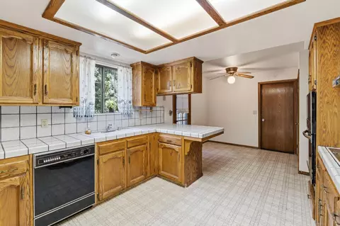 Kitchen - 19098 Deane Dr, Madera, CA 93638 photo 4 of 6