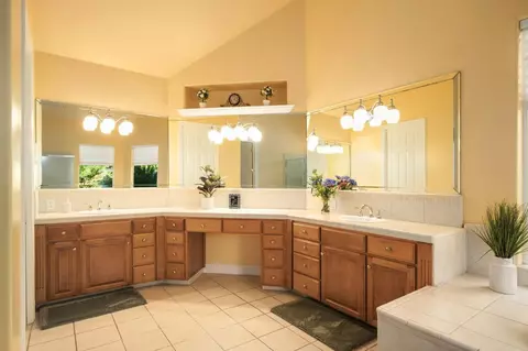 Bath - 3386 E Via Monte Verdi Ave, Clovis, CA 93619 photo 2 of 6