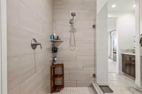 Bath - 4530 Hillside Rd, Madera, CA 93636 photo 2 of 3