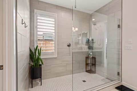 Bath - 4530 Hillside Rd, Madera, CA 93636 photo 1 of 3