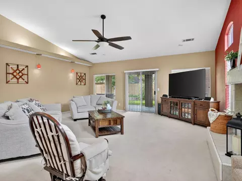 Living - 3505 Doubletree Way, Madera, CA 93637 photo 2 of 5