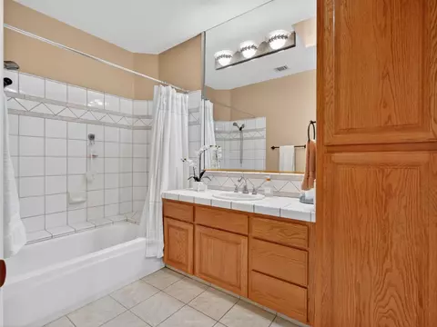 Bath - 3505 Doubletree Way, Madera, CA 93637 photo 1 of 3