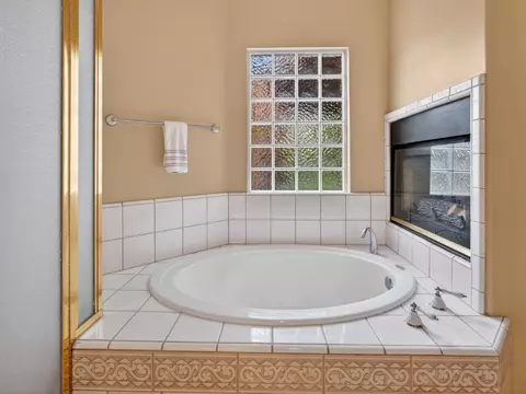Bath - 3505 Doubletree Way, Madera, CA 93637 photo 3 of 3