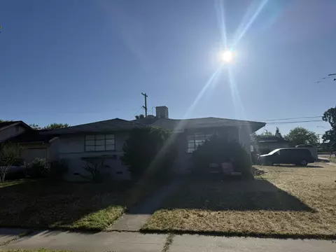 3856 N Hacienda Dr, Fresno, CA 93705