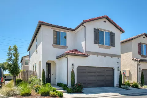 1453 E Via Viola Way, Fresno, CA 93730