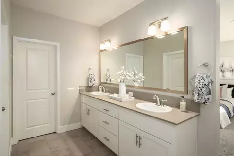 Bath - 4228 Vineyard Dr, Madera, CA 93636 photo 3 of 4