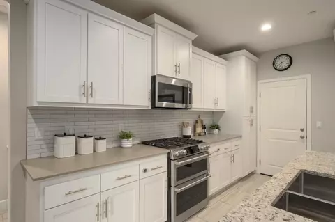 Kitchen - 4228 Vineyard Dr, Madera, CA 93636 photo 2 of 4