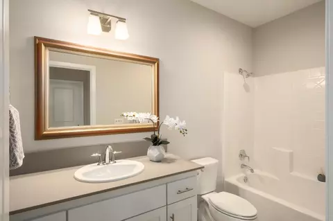 Bath - 4228 Vineyard Dr, Madera, CA 93636 photo 4 of 4