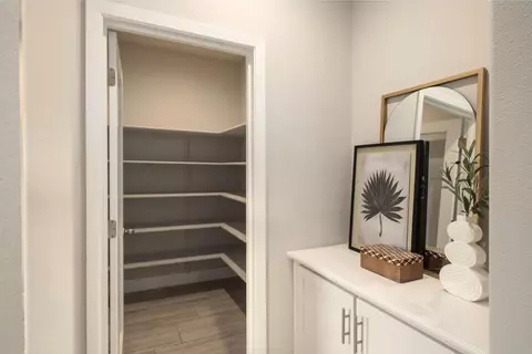 Entry Way - 4228 Vineyard Dr, Madera, CA 93636 photo 4 of 6