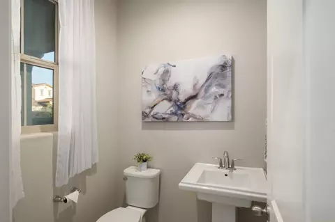 Bath - 4228 Vineyard Dr, Madera, CA 93636 photo 1 of 4