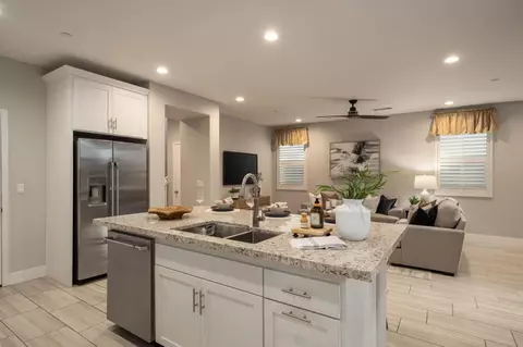 Kitchen - 4228 Vineyard Dr, Madera, CA 93636 photo 3 of 4