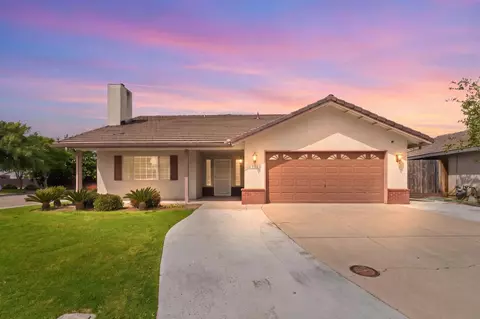 1515 Morgan Dr, Kingsburg, CA 93631