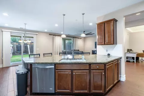 Kitchen - 1047 Maine Ave, Clovis, CA 93619 photo 4 of 6