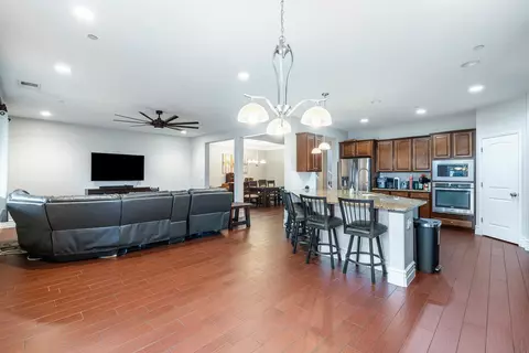 Entry Way - 1047 Maine Ave, Clovis, CA 93619 photo 4 of 9