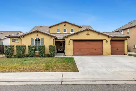Exterior - 1047 Maine Ave, Clovis, CA 93619 photo 2 of 3