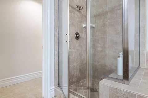 Bath - 1047 Maine Ave, Clovis, CA 93619 photo 5 of 5