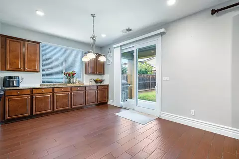 Entry Way - 1047 Maine Ave, Clovis, CA 93619 photo 3 of 9
