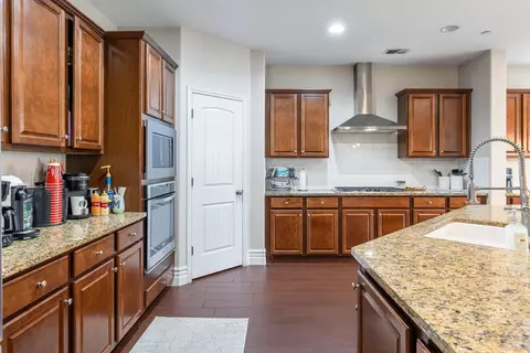 Kitchen - 1047 Maine Ave, Clovis, CA 93619 photo 6 of 6