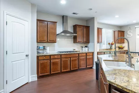 Kitchen - 1047 Maine Ave, Clovis, CA 93619 photo 5 of 6