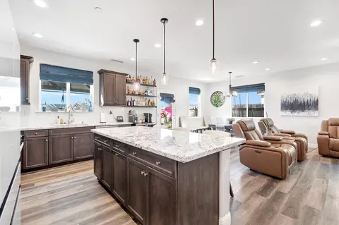 Kitchen - 1109 Wasatch Dr, Madera, CA 93638 photo 4 of 5
